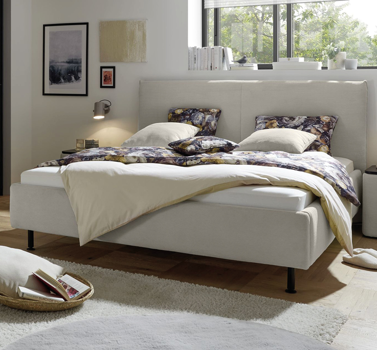 EMC Moebel bei Eickert Helles Bett in gemuetlichem Schlaftimmer.